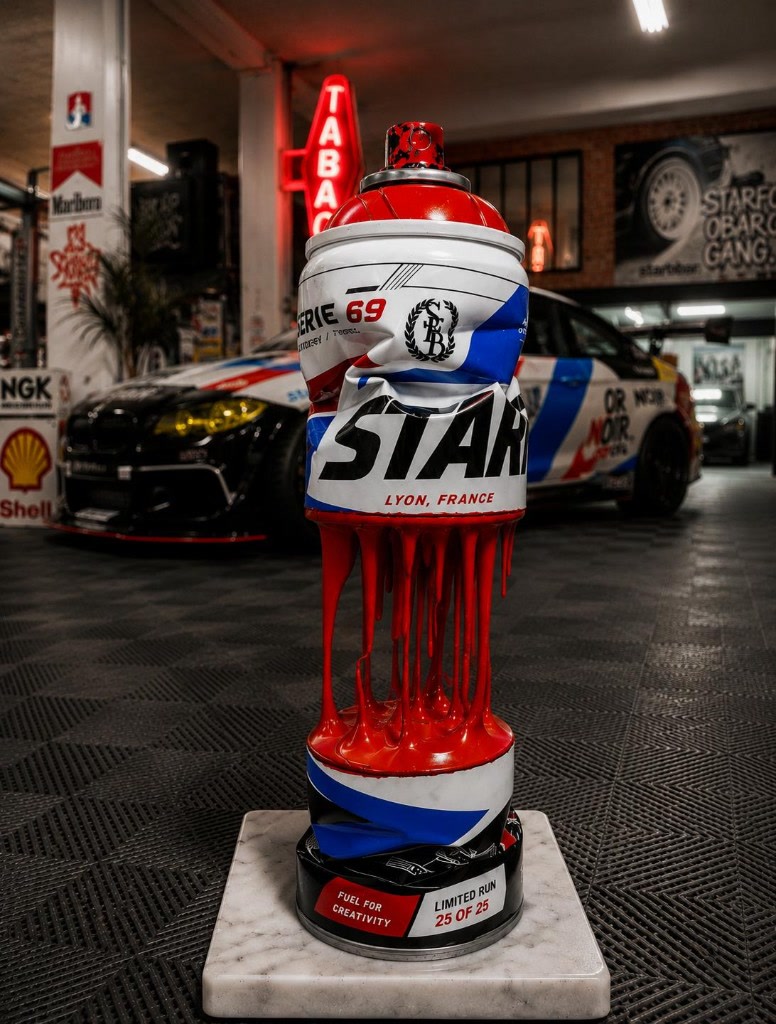 Sculpture bombe Racing Series, bleu blanc rouge